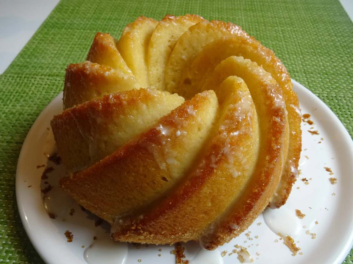 Joghurt-Limetten-Guglhupf - Rezept - Bild Nr. 2