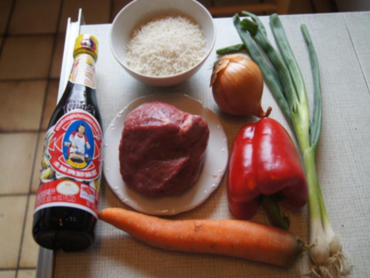 Gebratenes Rindfleisch und Gemüse mit Austernsauce und gelber Basmatireis - Rezept - Bild Nr. 3