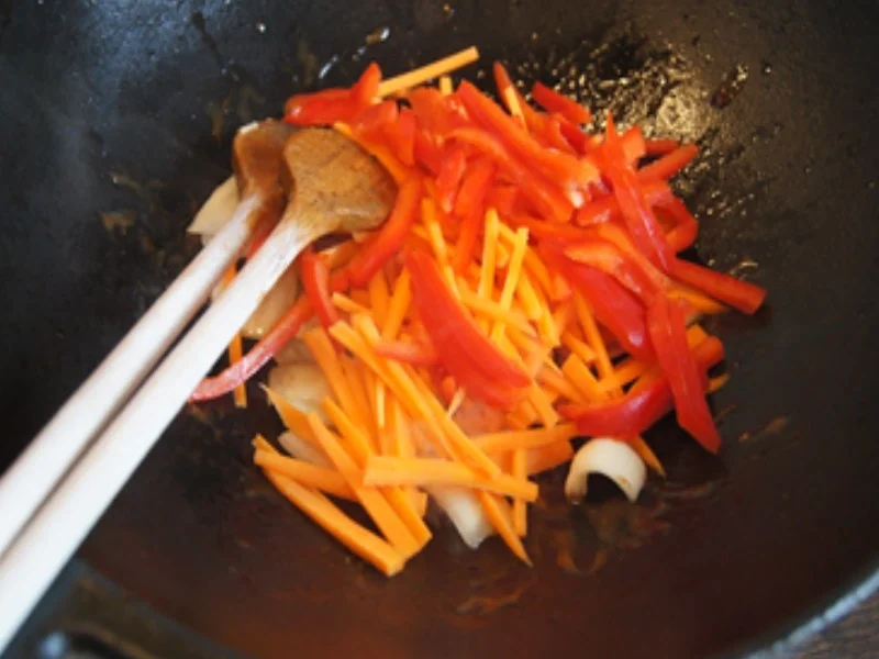 Gebratenes Rindfleisch und Gemüse mit Austernsauce und gelber Basmatireis - Rezept - Bild Nr. 14