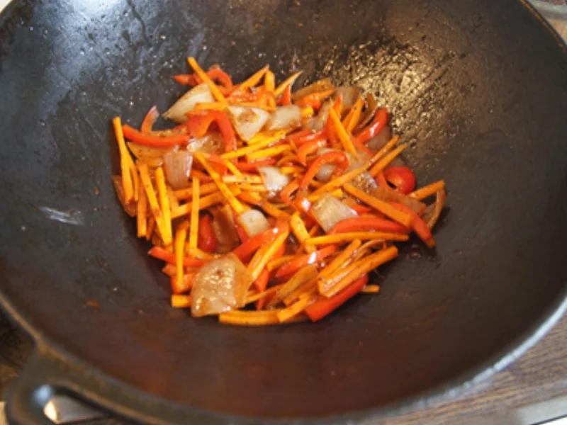 Gebratenes Rindfleisch und Gemüse mit Austernsauce und gelber Basmatireis - Rezept - Bild Nr. 17