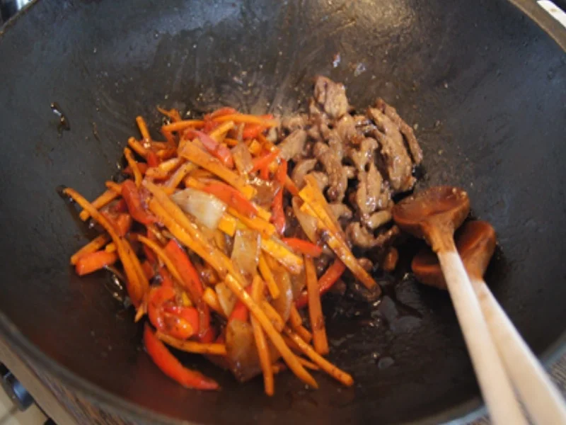 Gebratenes Rindfleisch und Gemüse mit Austernsauce und gelber Basmatireis - Rezept - Bild Nr. 19