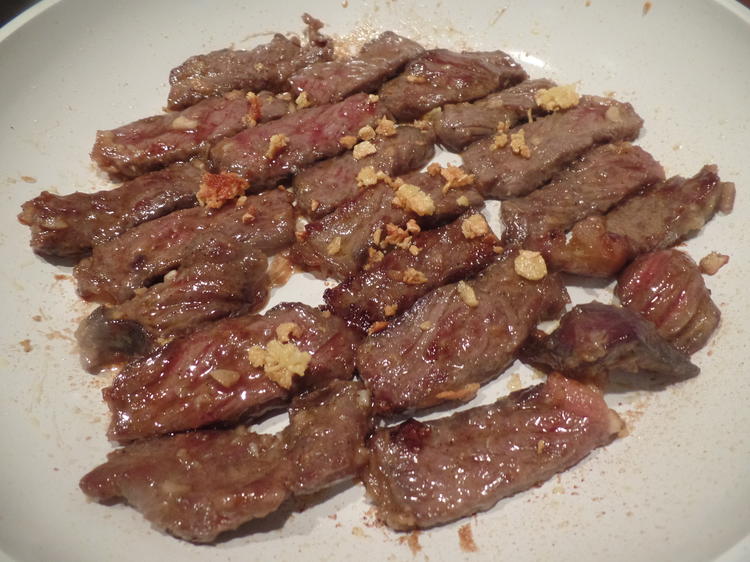 Marinierte Rinderstreifen auf Rucolasalat mit Ananas - einfach - von ...