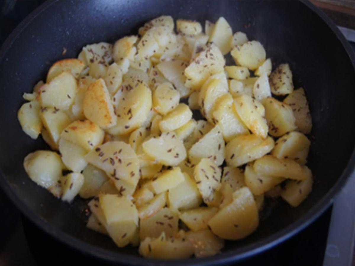 Herzhafte Bratkartoffeln mit gemischten Salat - Rezept - Bild Nr. 8303