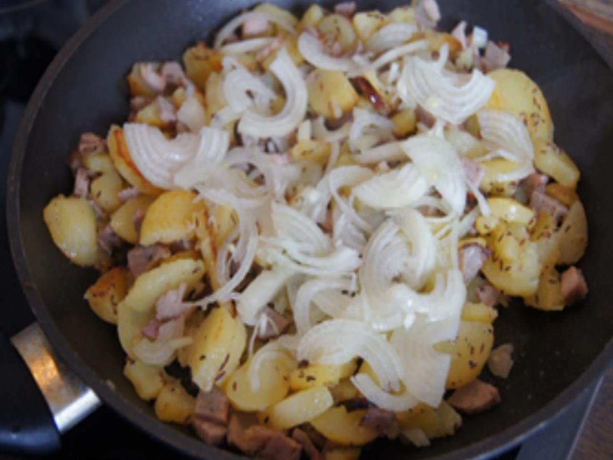 Herzhafte Bratkartoffeln mit gemischten Salat - Rezept - Bild Nr. 8305