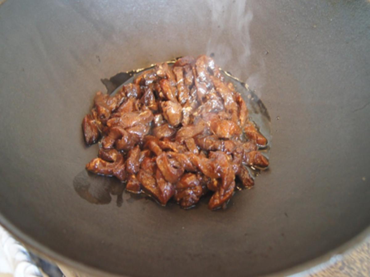 Mie-Nudeln mit Rindfleisch und Gemüse im Wok - Rezept - Bild Nr. 8302