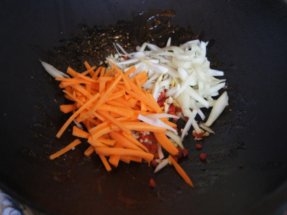 Mie-Nudeln mit Rindfleisch und Gemüse im Wok - Rezept - Bild Nr. 8306