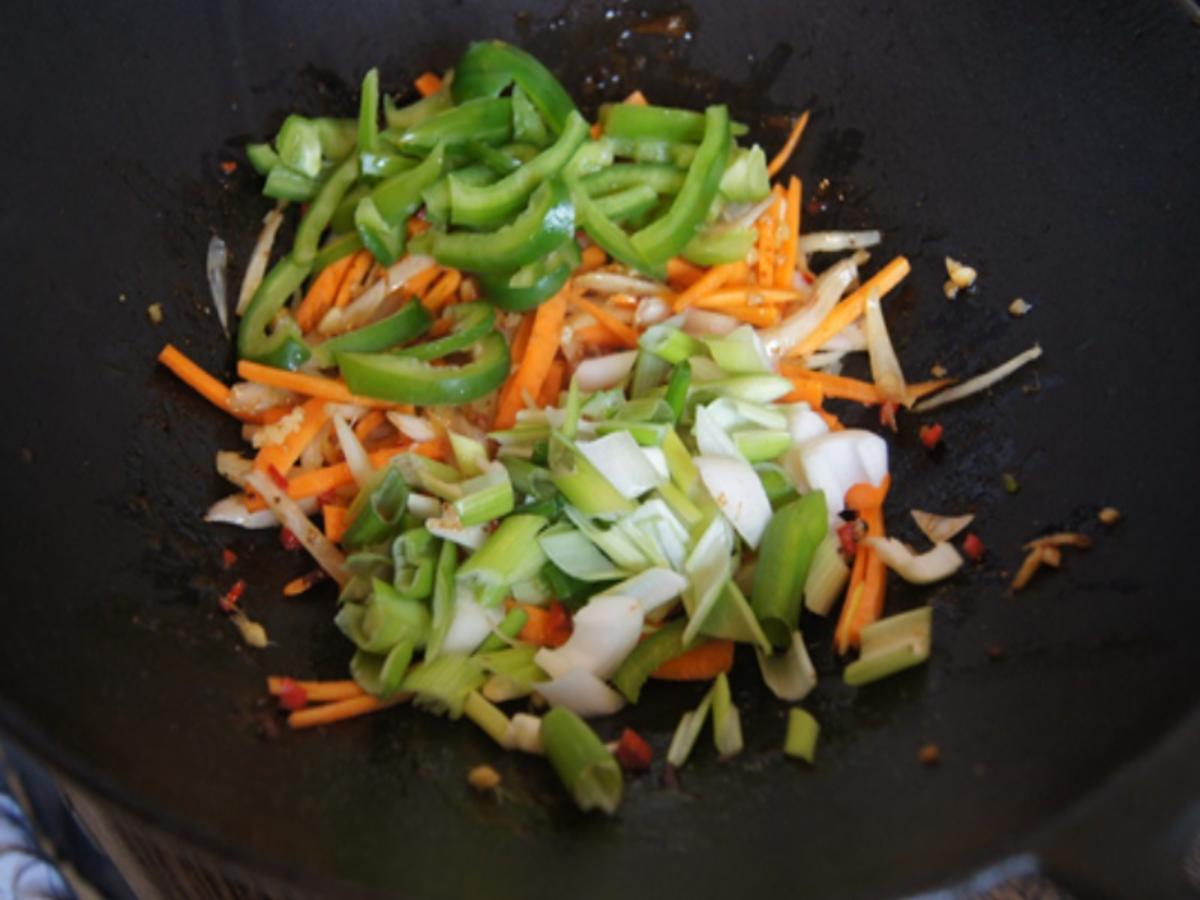 Mie-Nudeln mit Rindfleisch und Gemüse im Wok - Rezept - Bild Nr. 8307