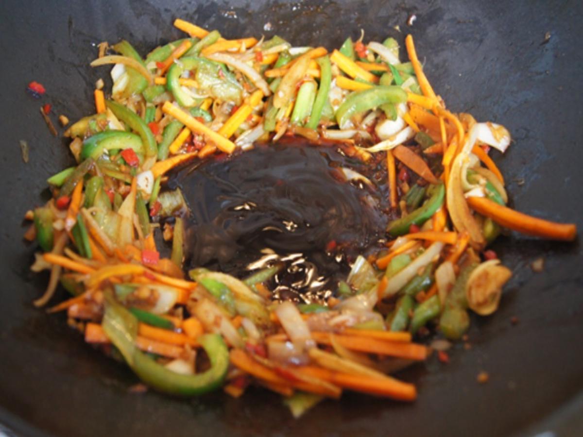 Mie-Nudeln mit Rindfleisch und Gemüse im Wok - Rezept - Bild Nr. 8308