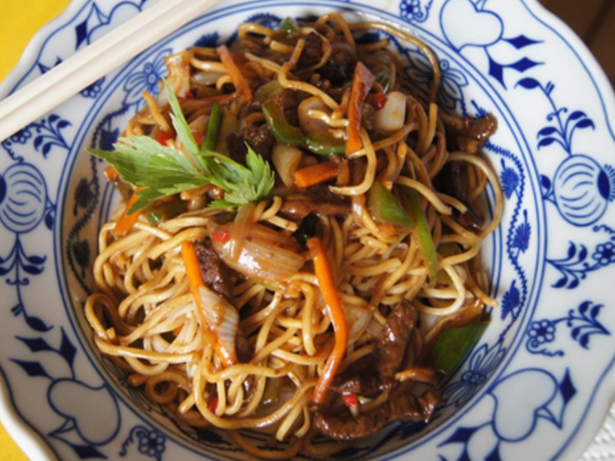 Mie-Nudeln mit Rindfleisch und Gemüse im Wok - Rezept - Bild Nr. 8312