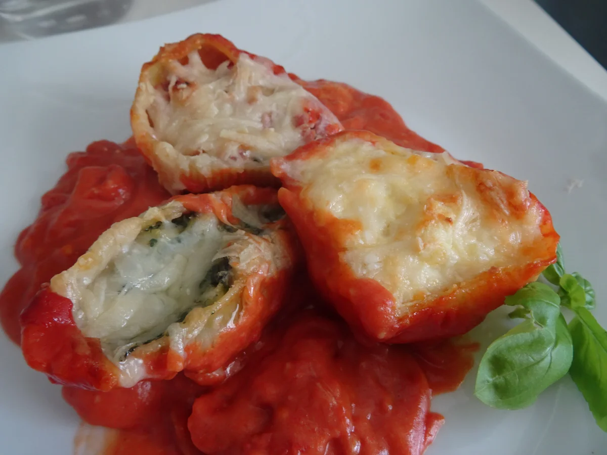 Conchiglioni mit dreierlei Füllung und Tomaten-Bechamel-Soße - Rezept - Bild Nr. 8303