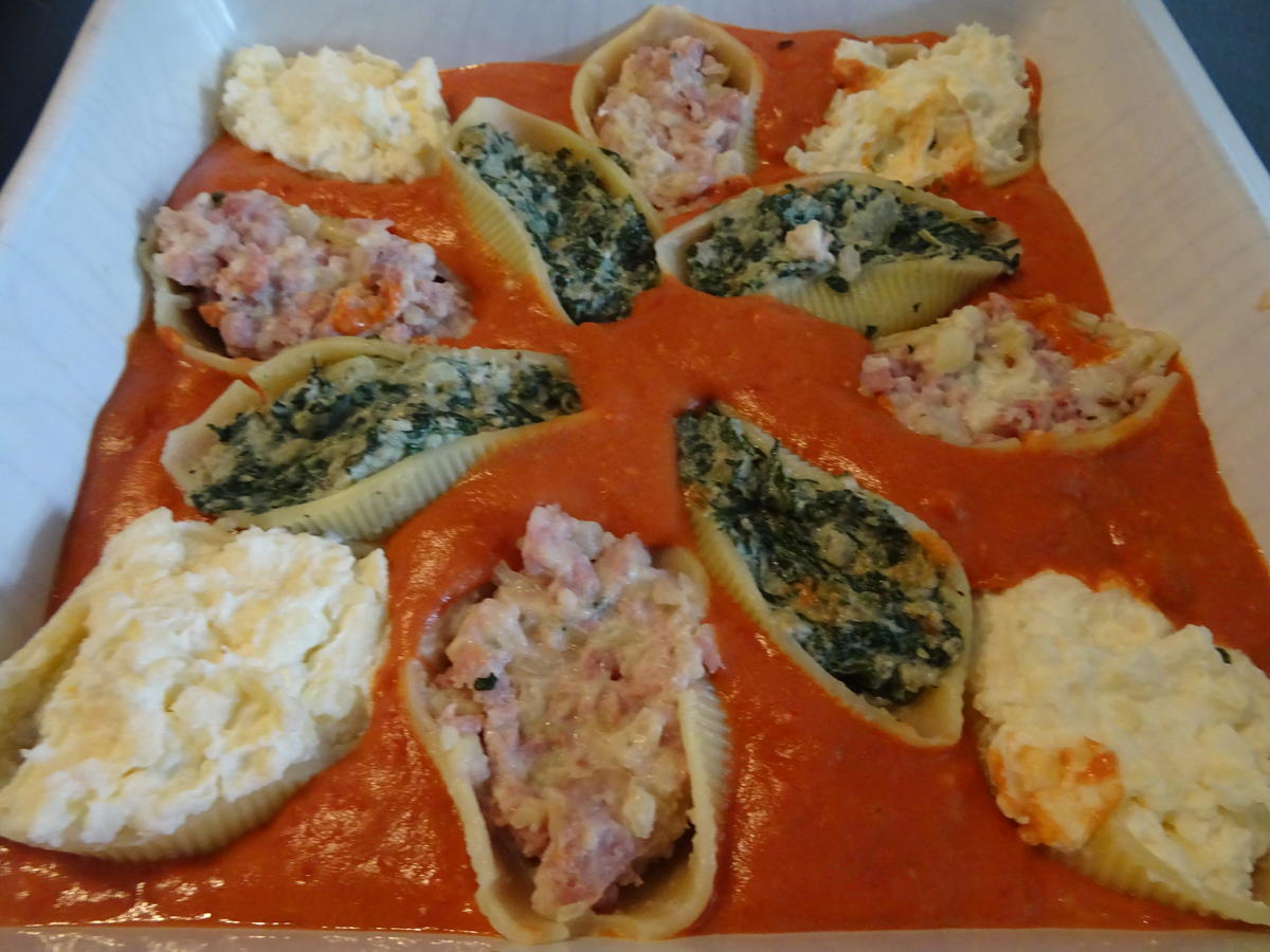 Conchiglioni mit dreierlei Füllung und Tomaten Bechamel Soße - einfach ...
