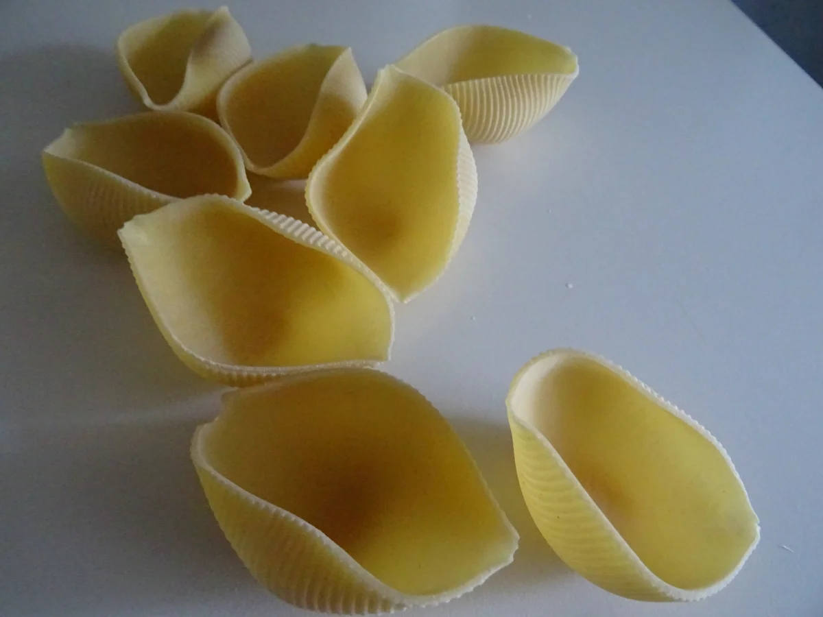 Conchiglioni mit dreierlei Füllung und Tomaten-Bechamel-Soße - Rezept - Bild Nr. 8312