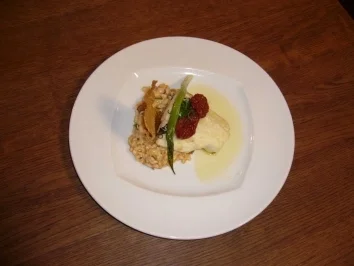 Zander an Frühlingszwiebel-Pinienkern-Risotto - Rezept