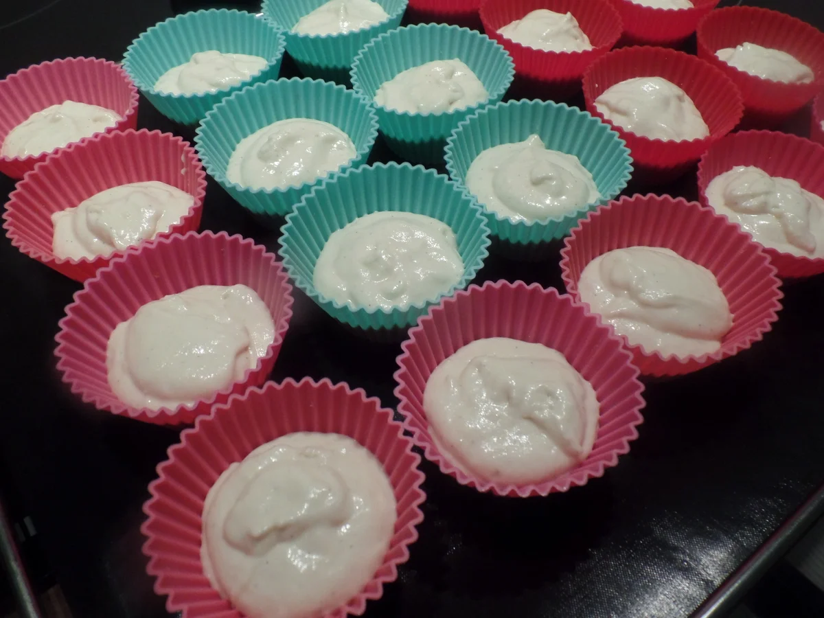 Rezept: Buttermilch-Minimuffins mit Heidelbeeren-Kompott Bild Nr. 8346 Buttermilch-Minimuffins mit Heidelbeeren-Kompott - Rezept - Bild Nr. 8346