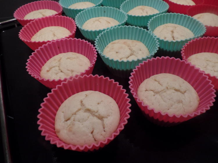Buttermilch Minimuffins mit Heidelbeeren Kompott - einfach - von Sheeva1960
