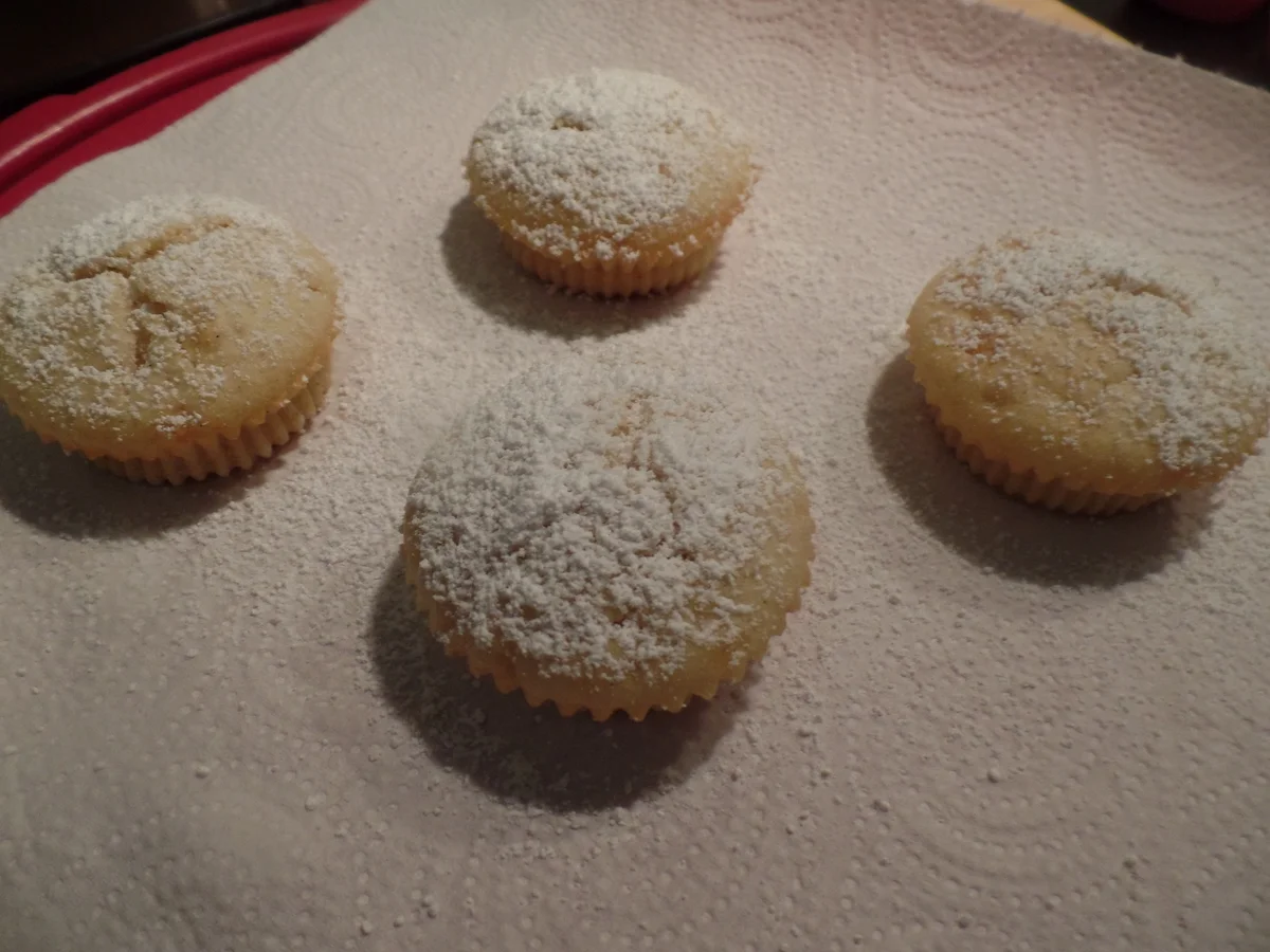 Rezept: Buttermilch-Minimuffins mit Heidelbeeren-Kompott Bild Nr. 8348 Buttermilch-Minimuffins mit Heidelbeeren-Kompott - Rezept - Bild Nr. 8348