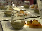 Spinat-Bärlauch-Suppe mit Schaumkrönchen, dazu Crostini mit Dips - Rezept - Bild Nr. 8345