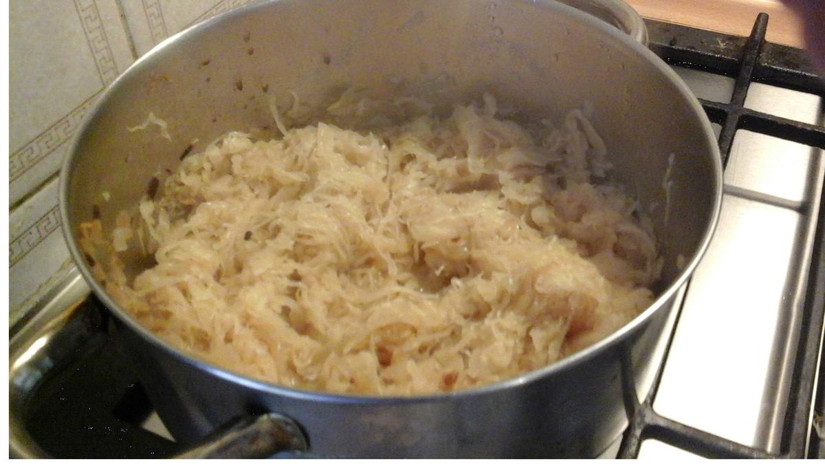 Tschechischer Schweinebraten mit Sauerkraut und Hefeknödel - Rezept - Bild Nr. 8373