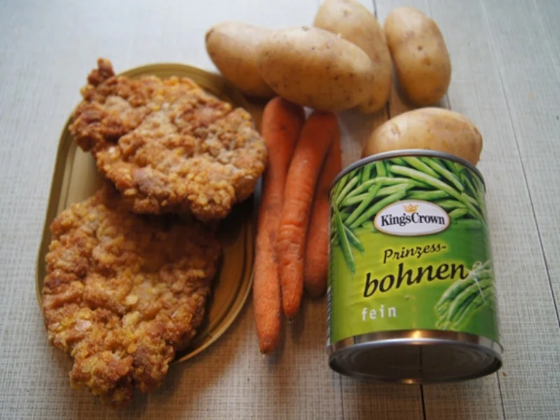 Paniertes Nackensteak mit Prinzessbohnen und Möhren-Kartoffel-Stampf - Rezept - Bild Nr. 5