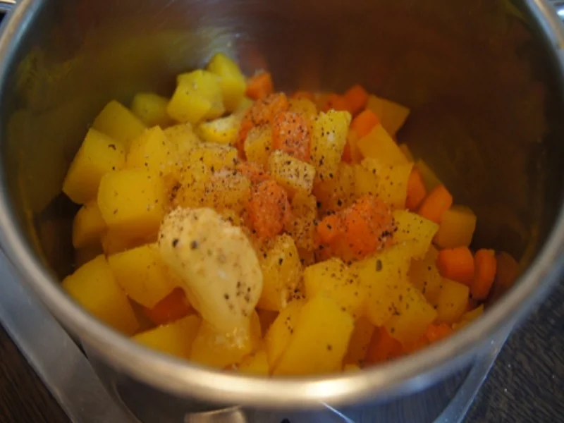 Paniertes Nackensteak mit Prinzessbohnen und Möhren-Kartoffel-Stampf - Rezept - Bild Nr. 14