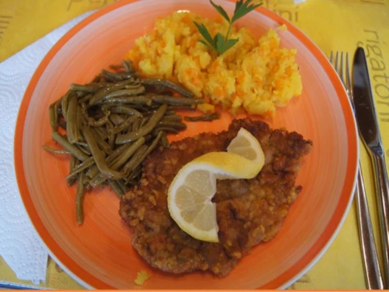 Paniertes Nackensteak mit Prinzessbohnen und Möhren-Kartoffel-Stampf - Rezept - Bild Nr. 16