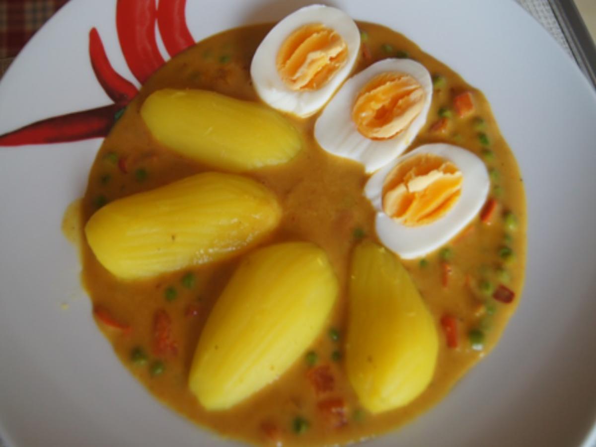 Eier mit Curry-Sauce und Curry-Kartoffeln - Rezept - Bild Nr. 2