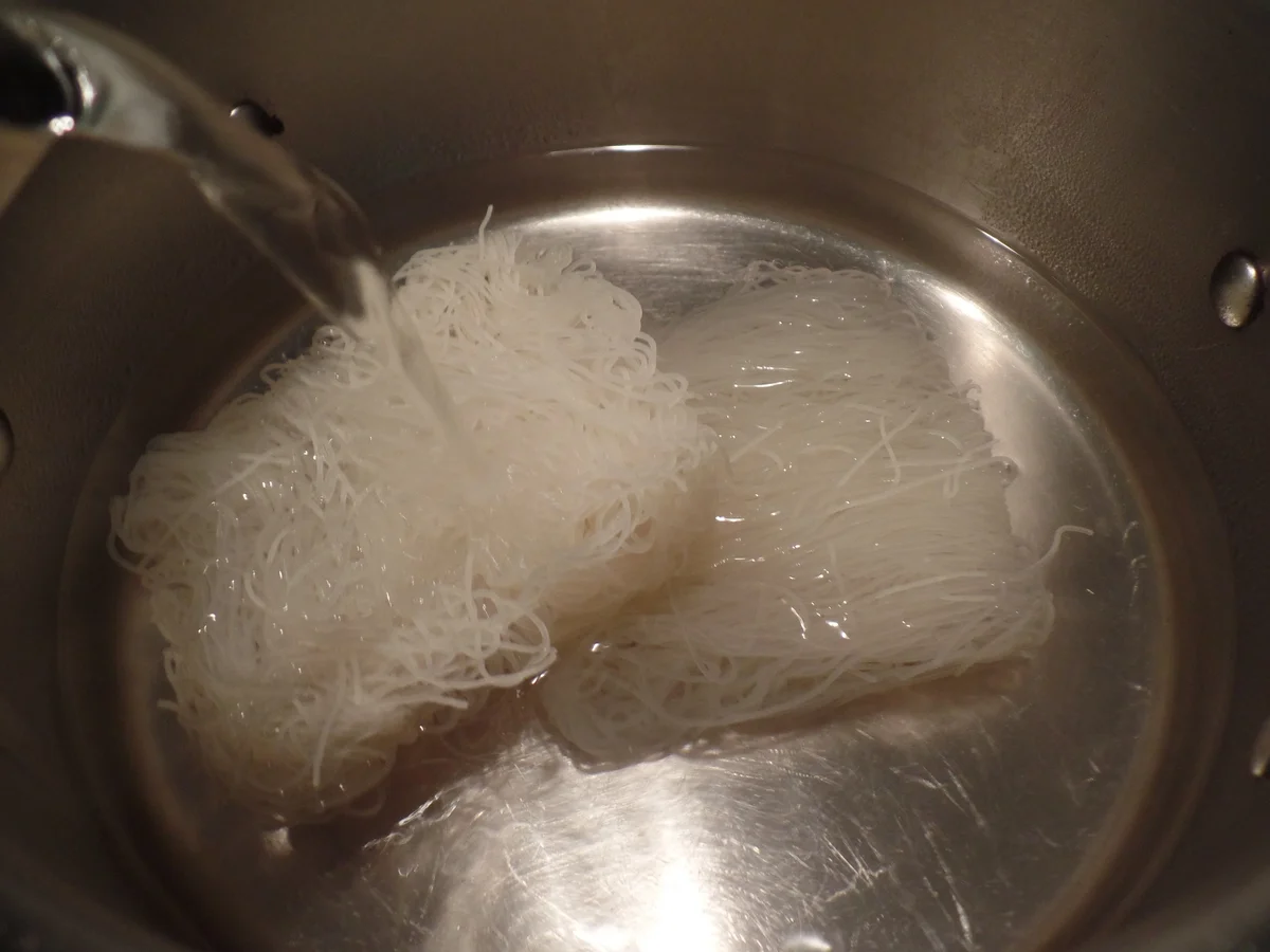 Sommerrollen mit Rinderfilet und Garnelen - Rezept - Bild Nr. 8378