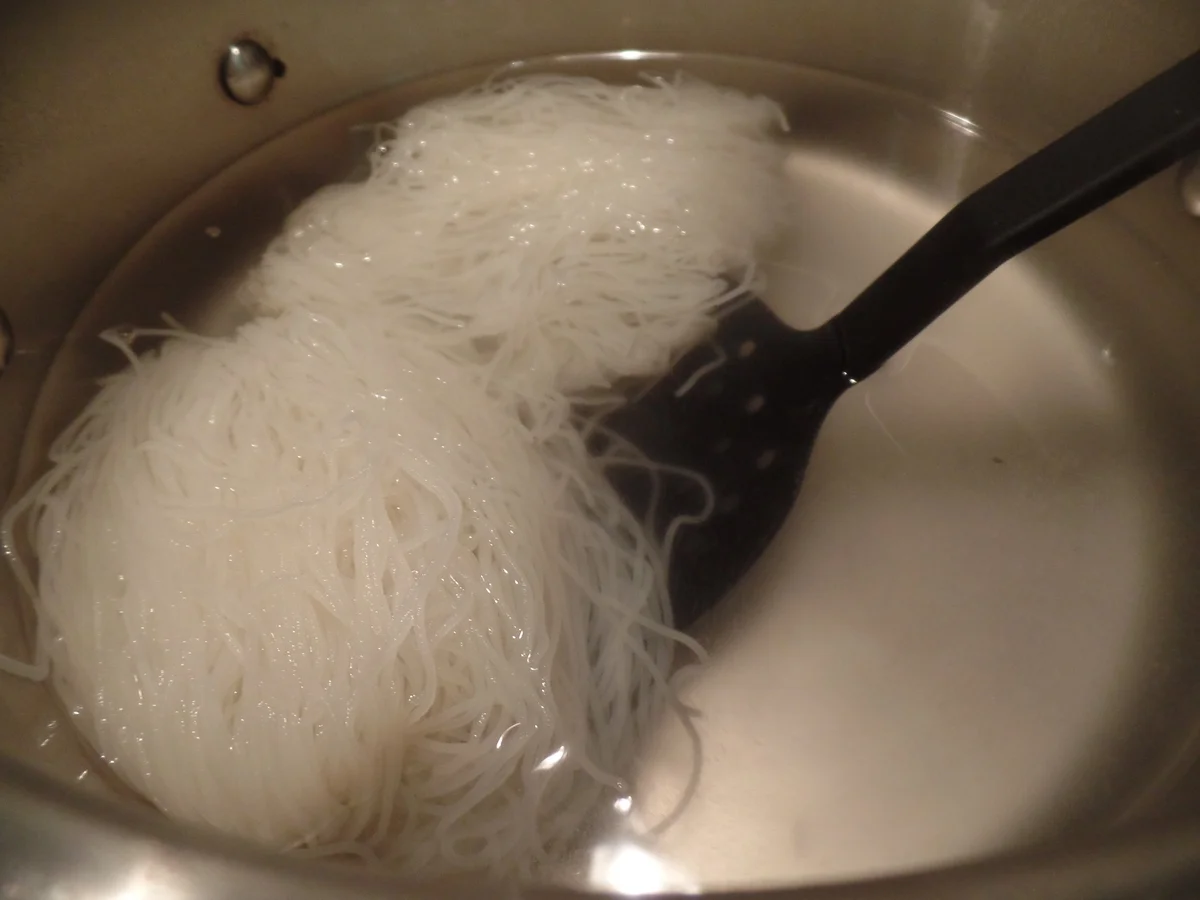 Sommerrollen mit Rinderfilet und Garnelen - Rezept - Bild Nr. 8379