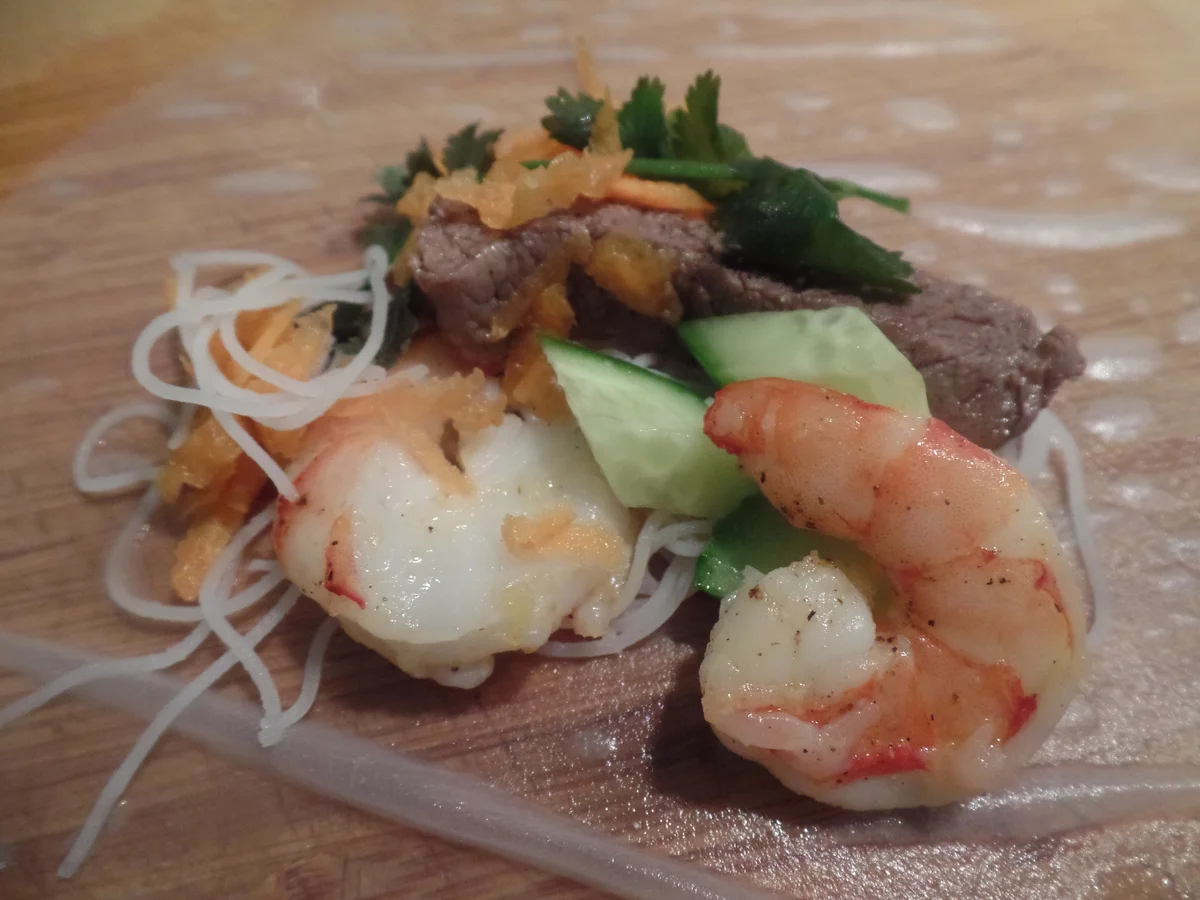 Sommerrollen mit Rinderfilet und Garnelen - Rezept - Bild Nr. 8381