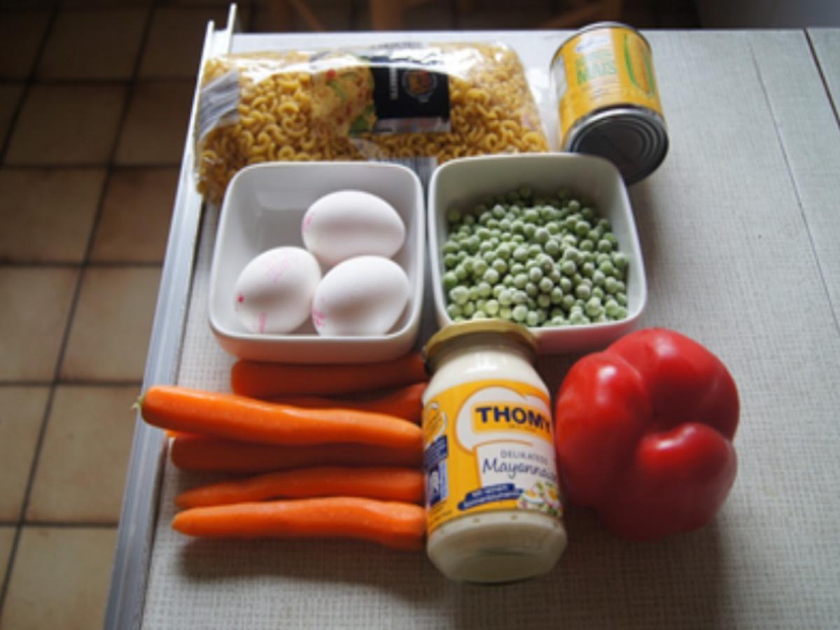 Nudelsalat mit Gabelspaghetti, Gemüse und Eiern - Rezept - Bild Nr. 8373