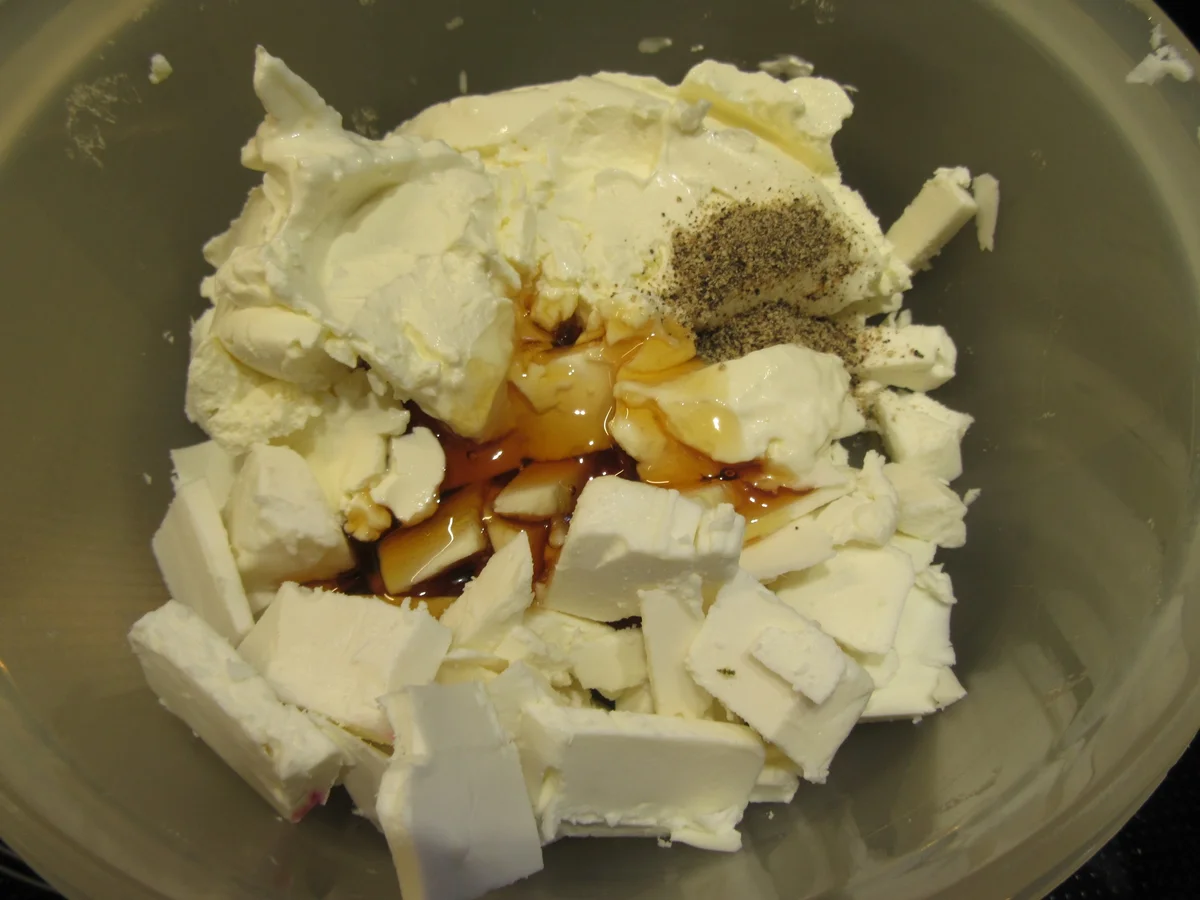 Pikantes Backen: Fladen mit Schafskäse-Honig-Creme und Rucola - Rezept - Bild Nr. 8374