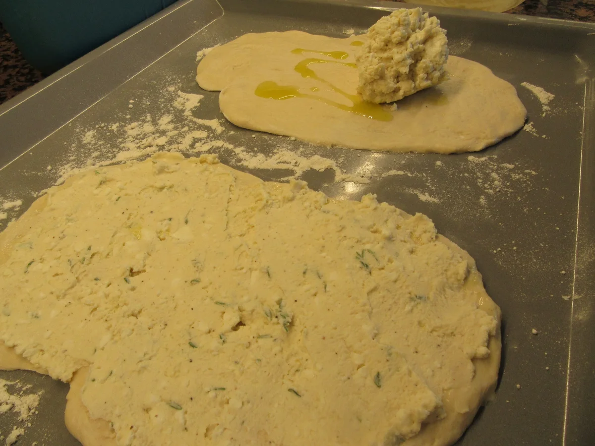 Pikantes Backen: Fladen mit Schafskäse-Honig-Creme und Rucola - Rezept - Bild Nr. 8376