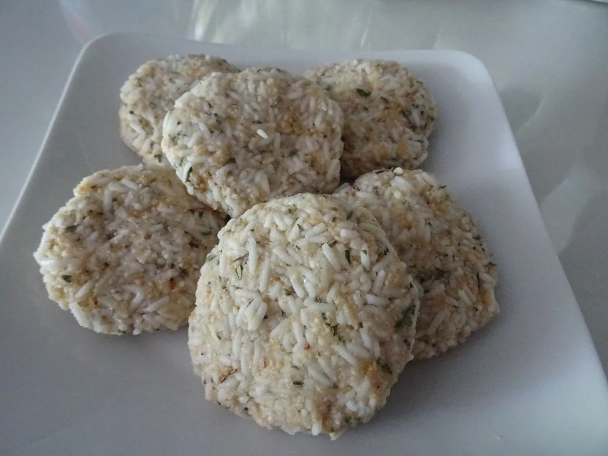 Saiblings-Filet-Röllchen und Reistaler vom Grill mit Honig-Senf-Soße - Rezept - Bild Nr. 8376