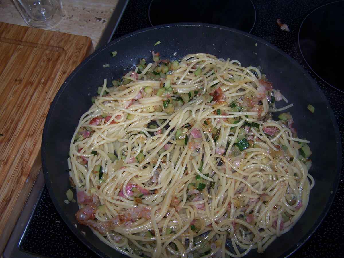 Spagetti mit Gemüse Würfel - Rezept - Bild Nr. 8381
