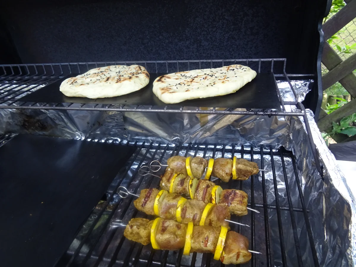 Filet-Spieß - orientalisch gewürzt - mit Fladenbrot und Dattel-Pistazien-Dip - Rezept - Bild Nr. 8379