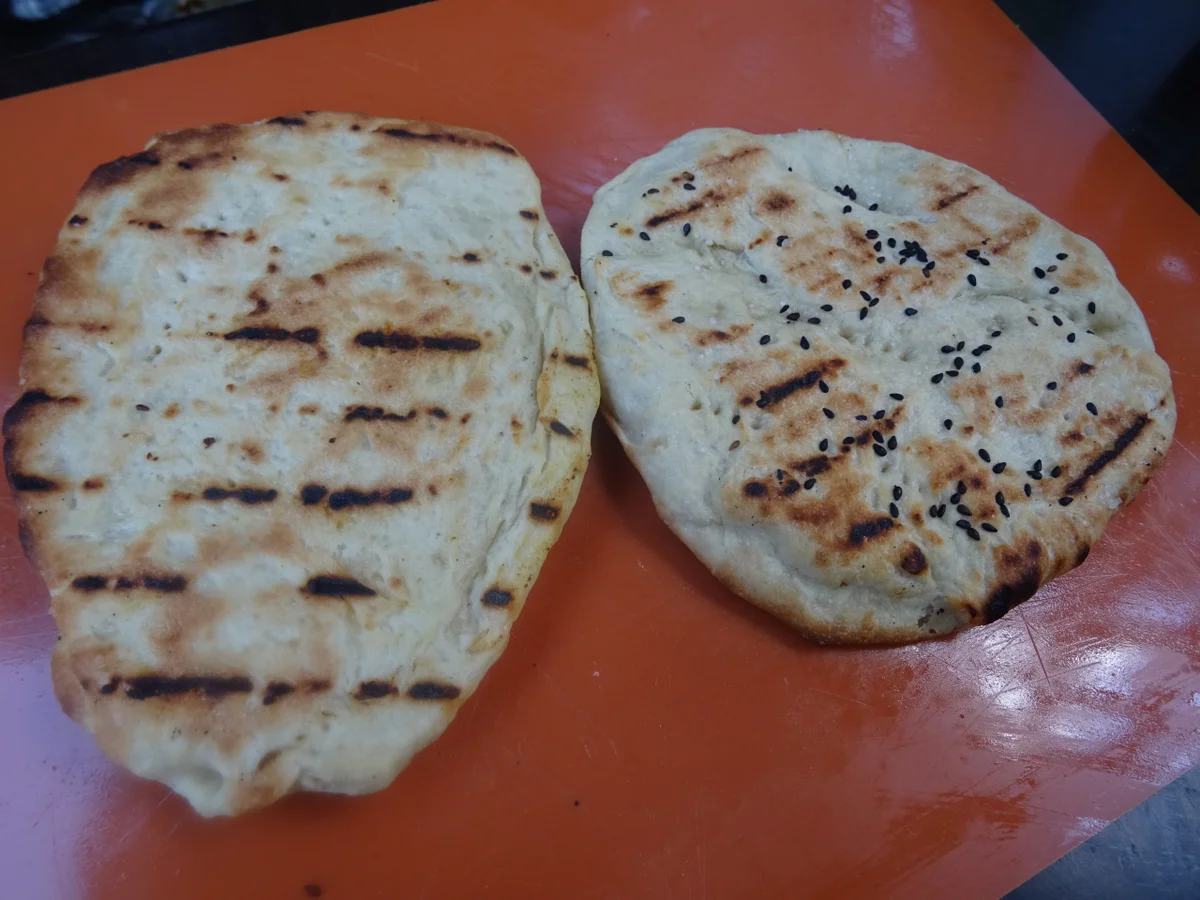 Filet-Spieß - orientalisch gewürzt - mit Fladenbrot und Dattel-Pistazien-Dip - Rezept - Bild Nr. 8380