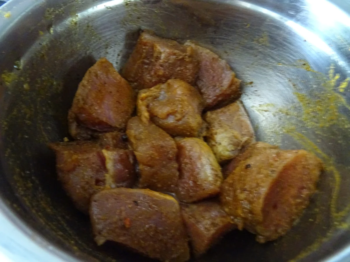 Filet-Spieß - orientalisch gewürzt - mit Fladenbrot und Dattel-Pistazien-Dip - Rezept - Bild Nr. 8385