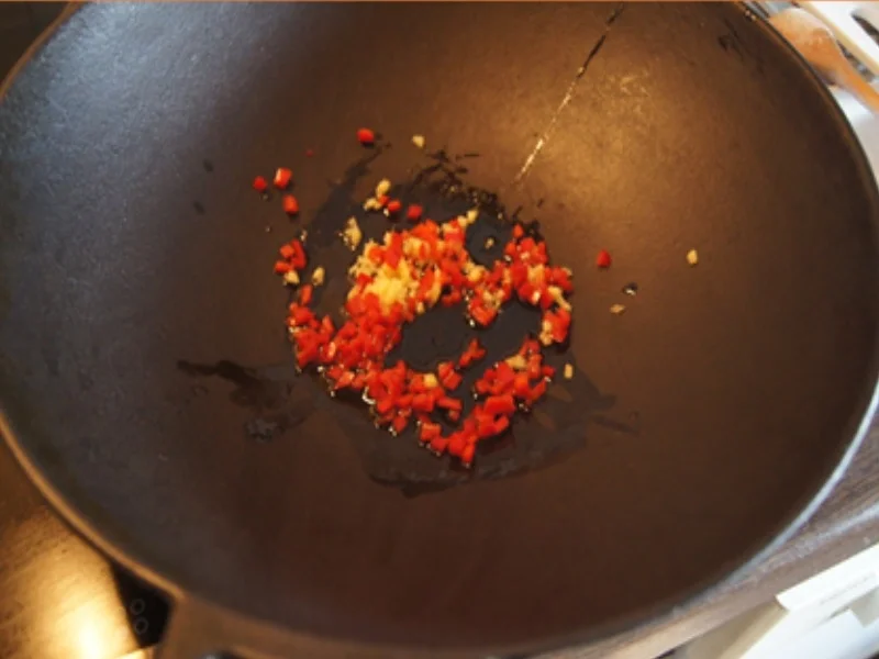 Lachs-Garnelen-Wok und gelber Basmatireis - Rezept - Bild Nr. 5