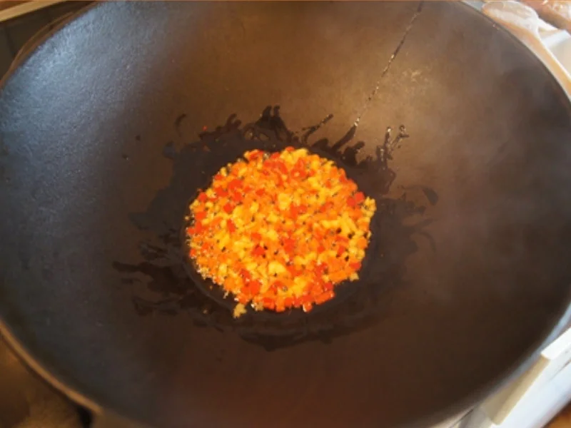 Lachs-Garnelen-Wok und gelber Basmatireis - Rezept - Bild Nr. 6