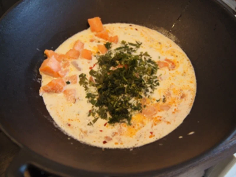 Lachs-Garnelen-Wok und gelber Basmatireis - Rezept - Bild Nr. 9