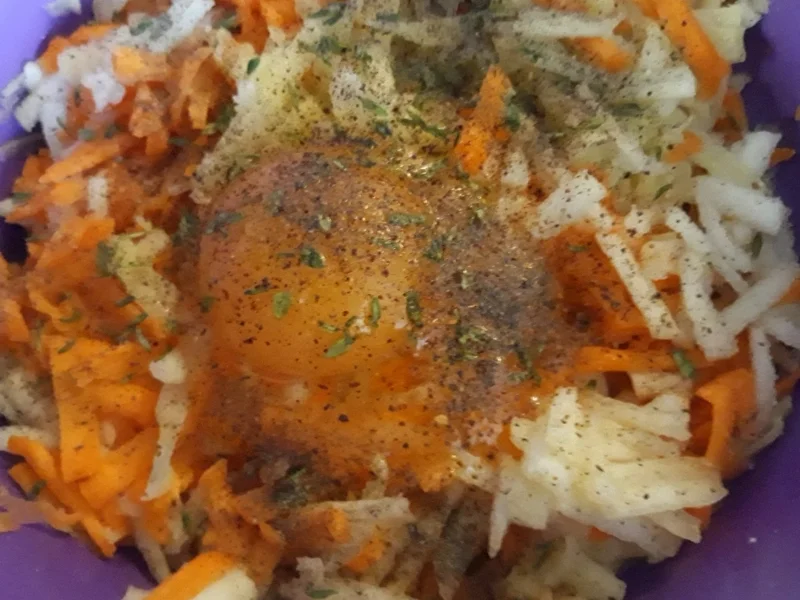 Rezept: Kartoffel - Apfel - Möhren - Rösti mit Thymian Bild Nr. 6 Kartoffel - Apfel - Möhren - Rösti mit Thymian - Rezept - Bild Nr. 6