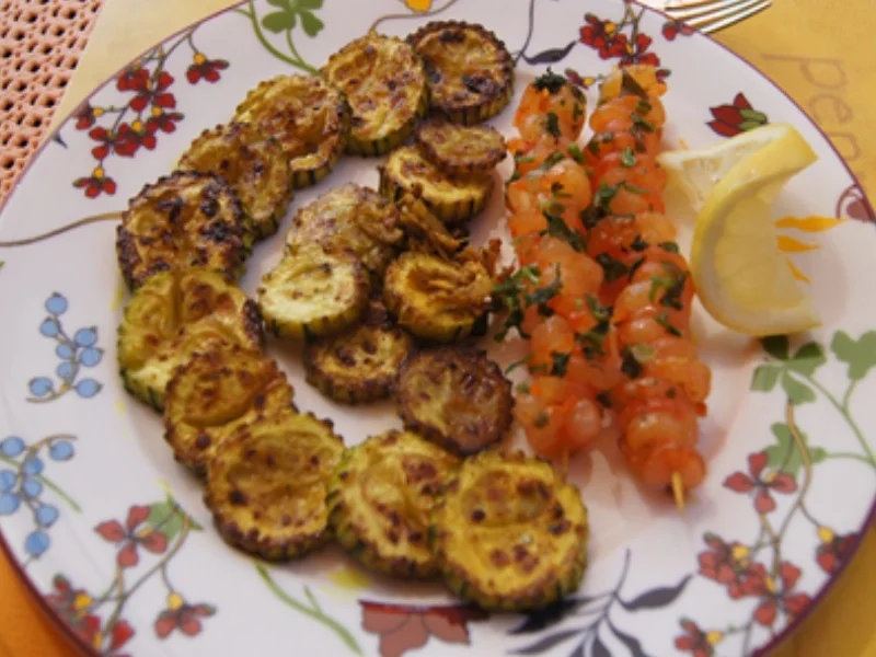 Rezept: Gebratene Zucchini mit Garnelenspießen Bild Nr. 2 Gebratene Zucchini mit Garnelenspießen - Rezept - Bild Nr. 2