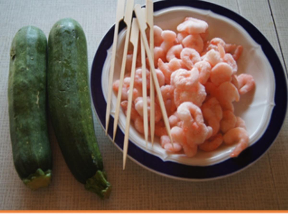Gebratene Zucchini mit Garnelenspießen - Rezept - Bild Nr. 3