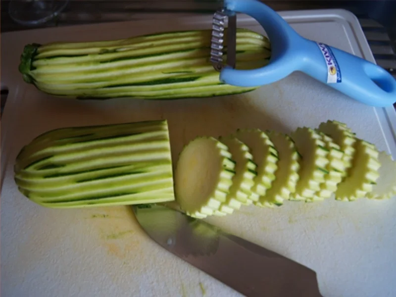 Rezept: Gebratene Zucchini mit Garnelenspießen Bild Nr. 5 Gebratene Zucchini mit Garnelenspießen - Rezept - Bild Nr. 5