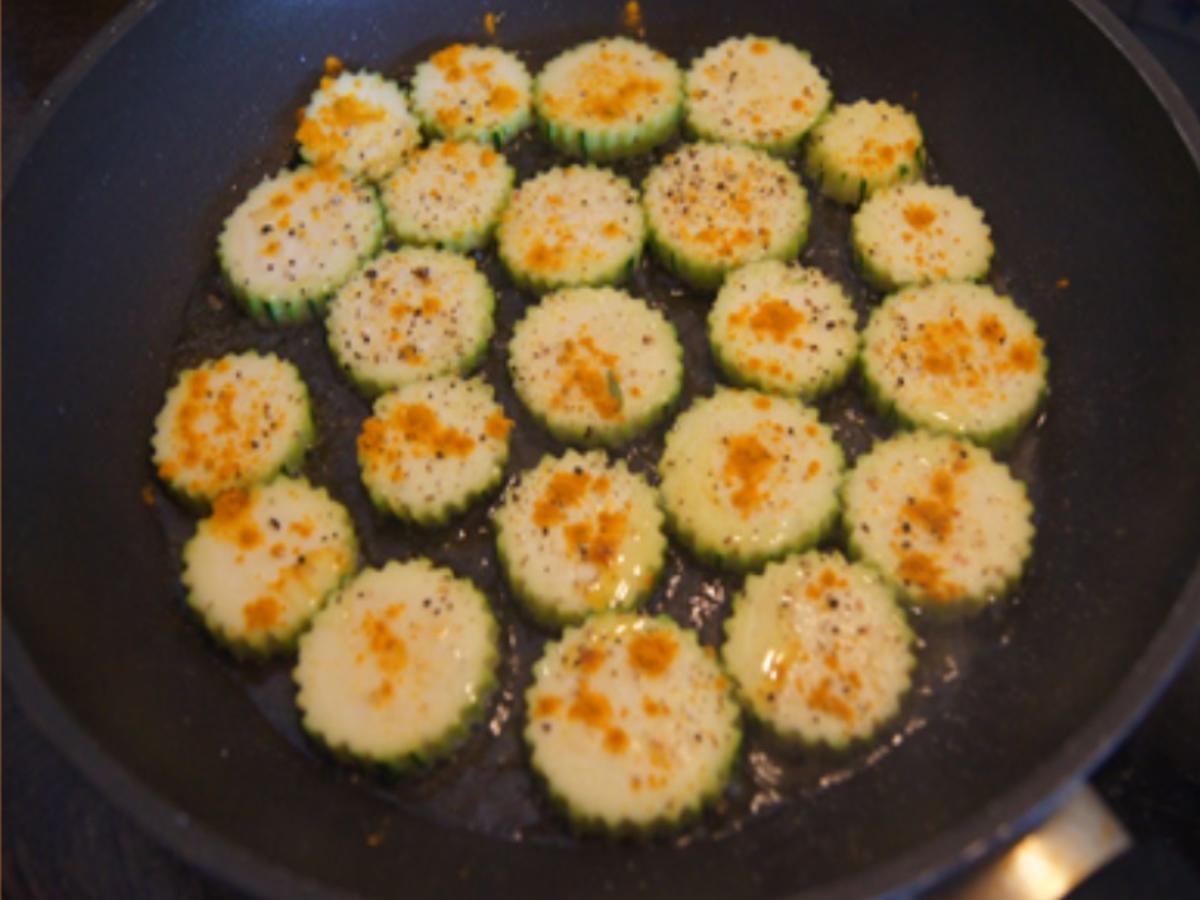 Gebratene Zucchini mit Garnelenspießen - Rezept - Bild Nr. 7
