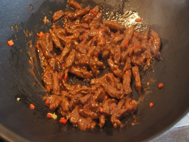Rindfleisch-Paprika-Wok mit Cashew-Reis - Rezept - Bild Nr. 8431