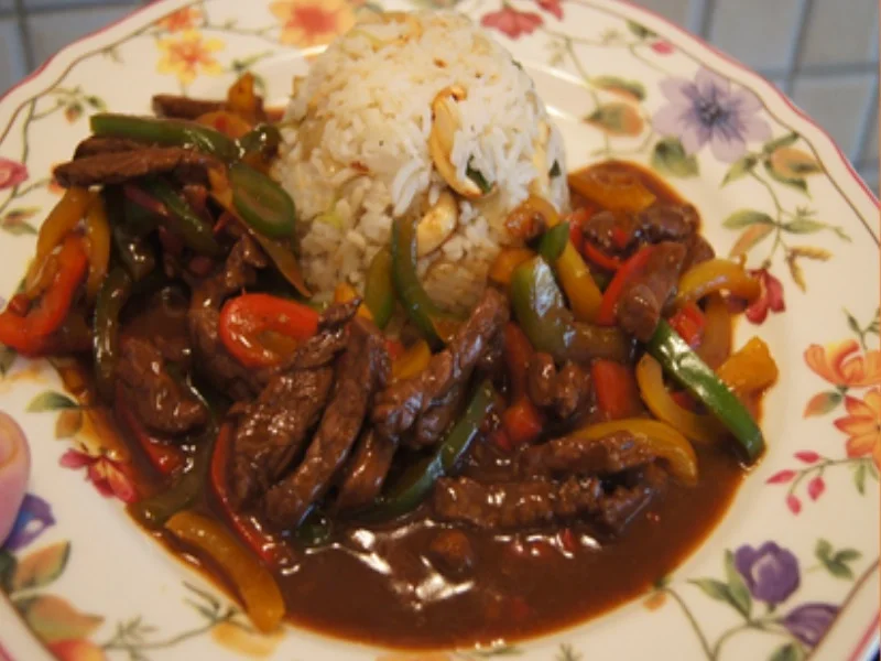 Rindfleisch-Paprika-Wok mit Cashew-Reis - Rezept - Bild Nr. 8439