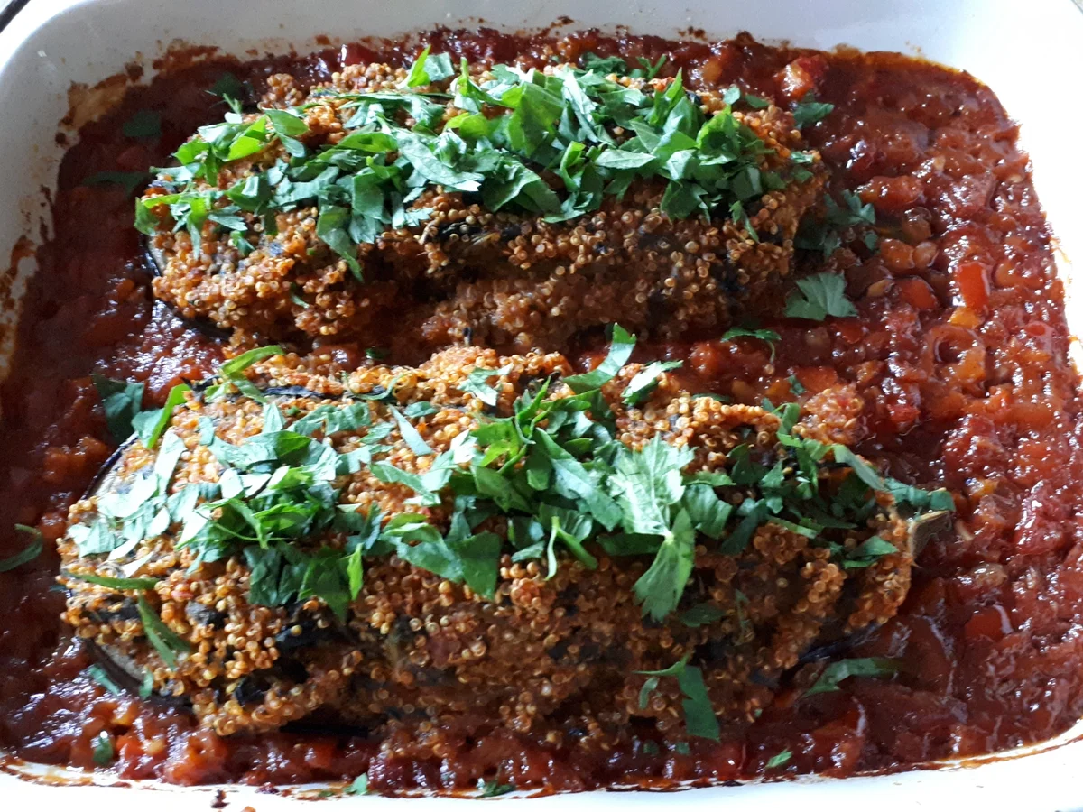 Rezept: Gefüllte Aubergine mit Tomaten-Ragout Bild Nr. 2 Gefüllte Aubergine mit Tomaten-Ragout - Rezept - Bild Nr. 2