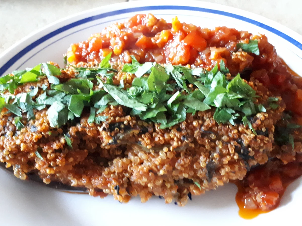 Rezept: Gefüllte Aubergine mit Tomaten-Ragout Bild Nr. 3 Gefüllte Aubergine mit Tomaten-Ragout - Rezept - Bild Nr. 3