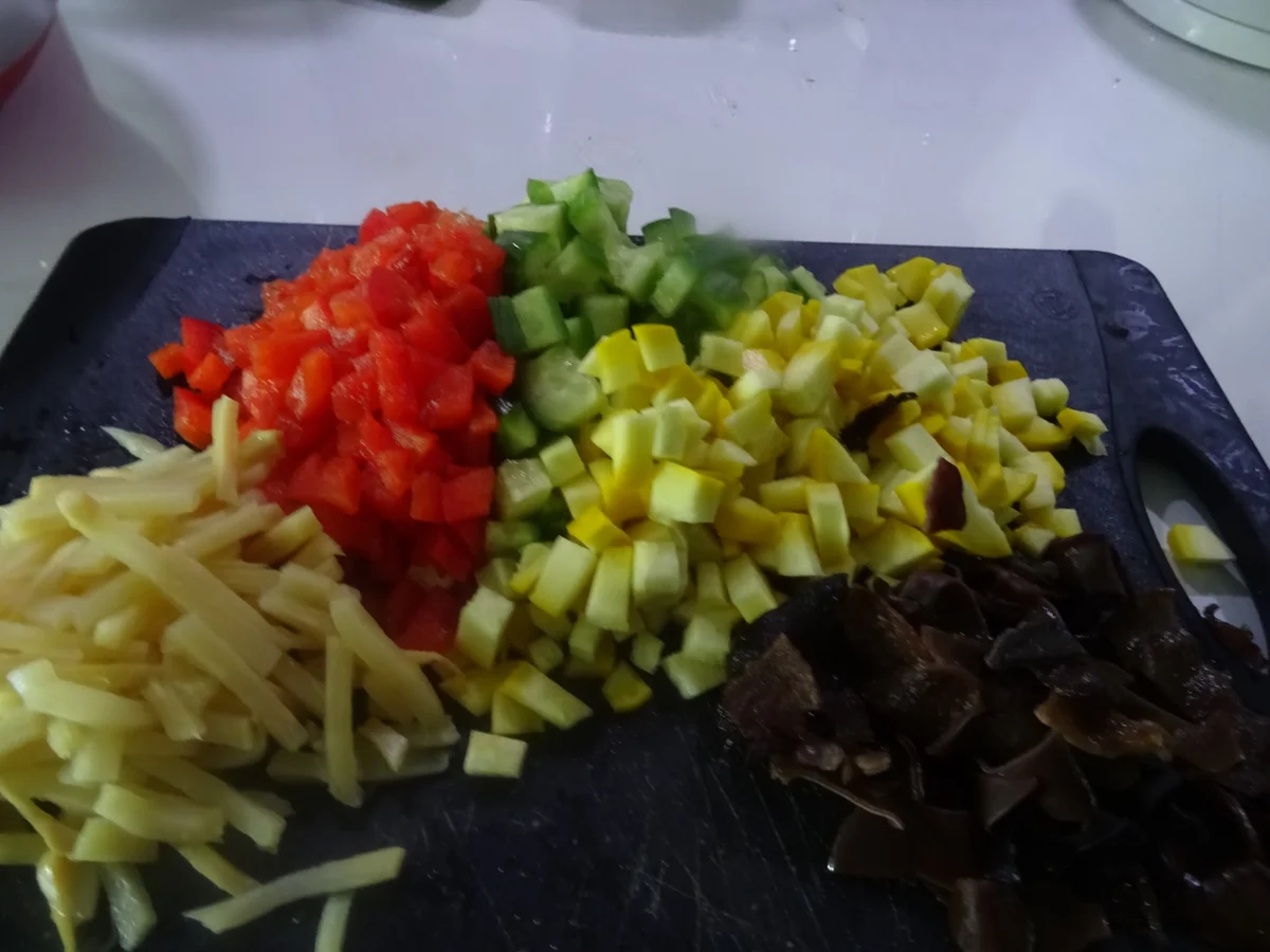 Mie-Nudelsalat asiatisch...... mit Knusper-Effekt - Rezept - Bild Nr. 8451